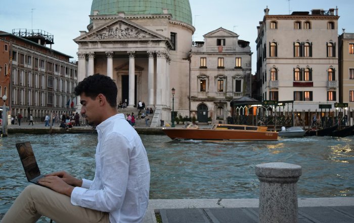 Article Image for Navigating Employment Laws for Digital Nomads in Italy